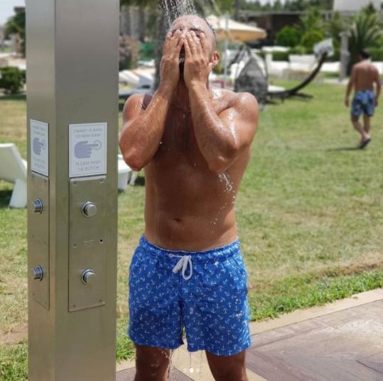 Kərimin bu fotoları da tənqid olundu:  ... sənə yaraşmaz